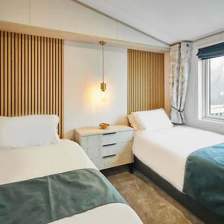 Host & - Linden Lodge, Ashdown Retreat *