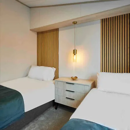 Host & - Linden Lodge, Ashdown Retreat