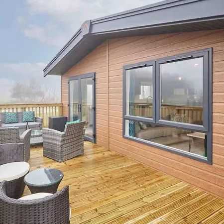 Dağ evi Host & - Linden Lodge, Ashdown Retreat