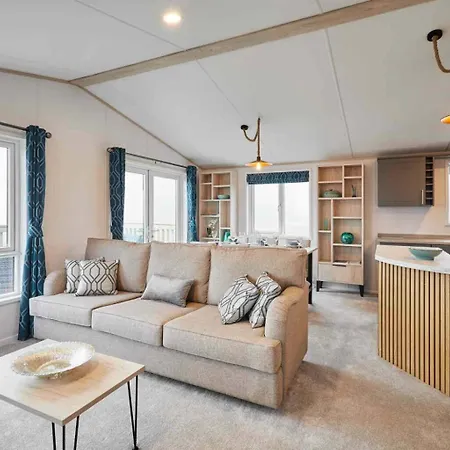 Host & - Linden Lodge, Ashdown Retreat Chalet