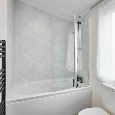 Host & - Linden Lodge, Ashdown Retreat 木屋 *