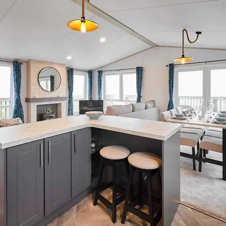 Host & - Linden Lodge, Ashdown Retreat Chalet