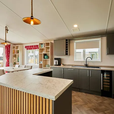 Host & - Linden Lodge, Ashdown Retreat Pickering