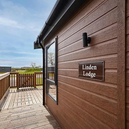 Host & - Linden Lodge, Ashdown Retreat * Pickering
