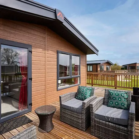 Host & - Linden Lodge, Ashdown Retreat