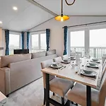 Host & - Linden Lodge, Ashdown Retreat Pickering